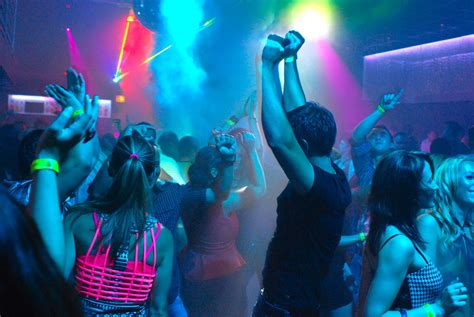 how to dance in the club and why do we choose certain beats over others