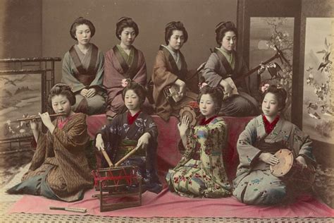 What is Enka Music? A Genre Bridging Traditional and Modern Japanese Aesthetics